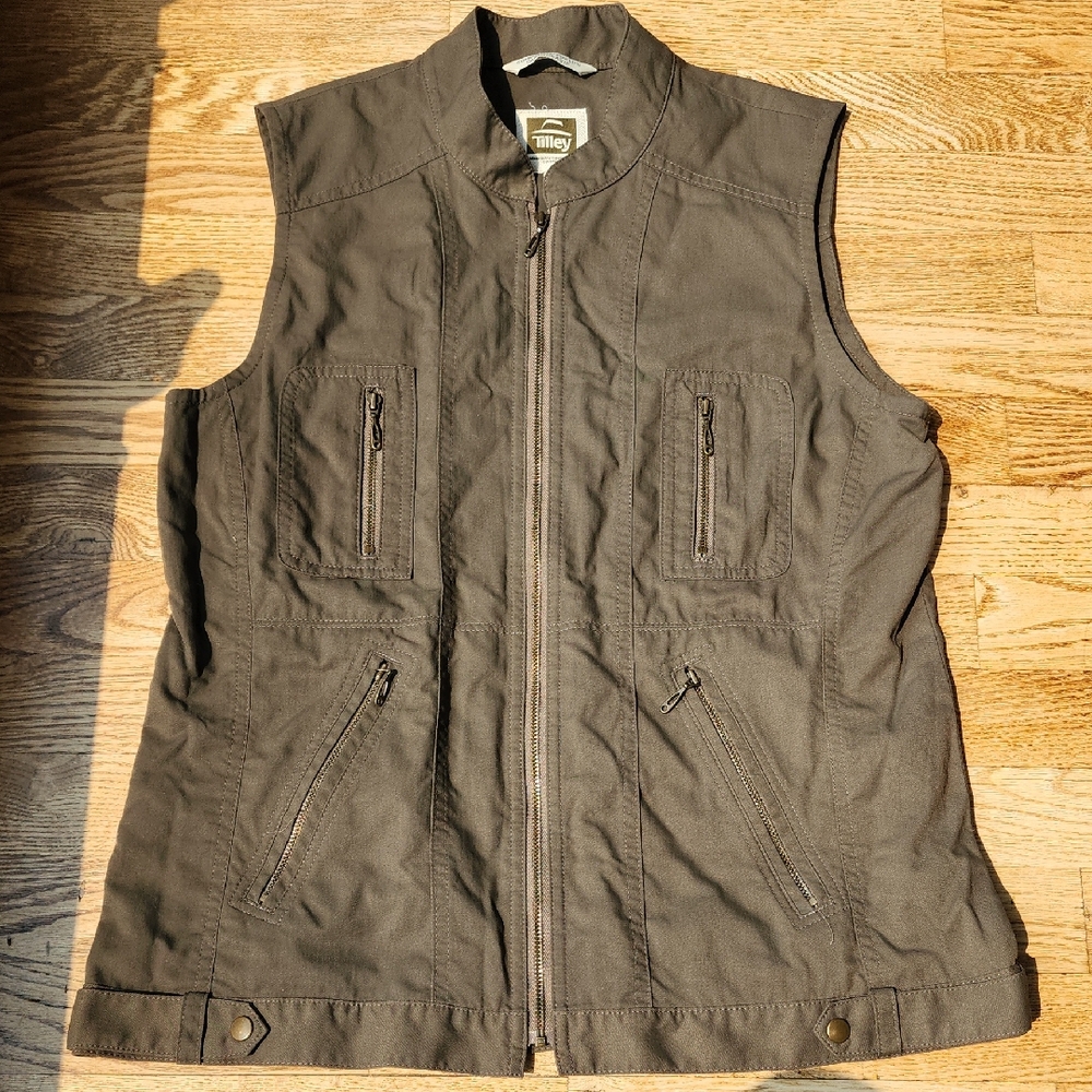 (S) Tilley Women's Cargo Vest Camping Hiking Fishing Athleisure Outdoor Gorpcore